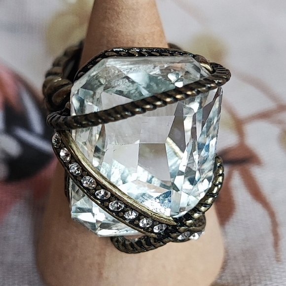 Emerald Cut Large Clear Stone Cocktail Ring Stretch Brass Tone Rhinestone Size 7 - Picture 2 of 11